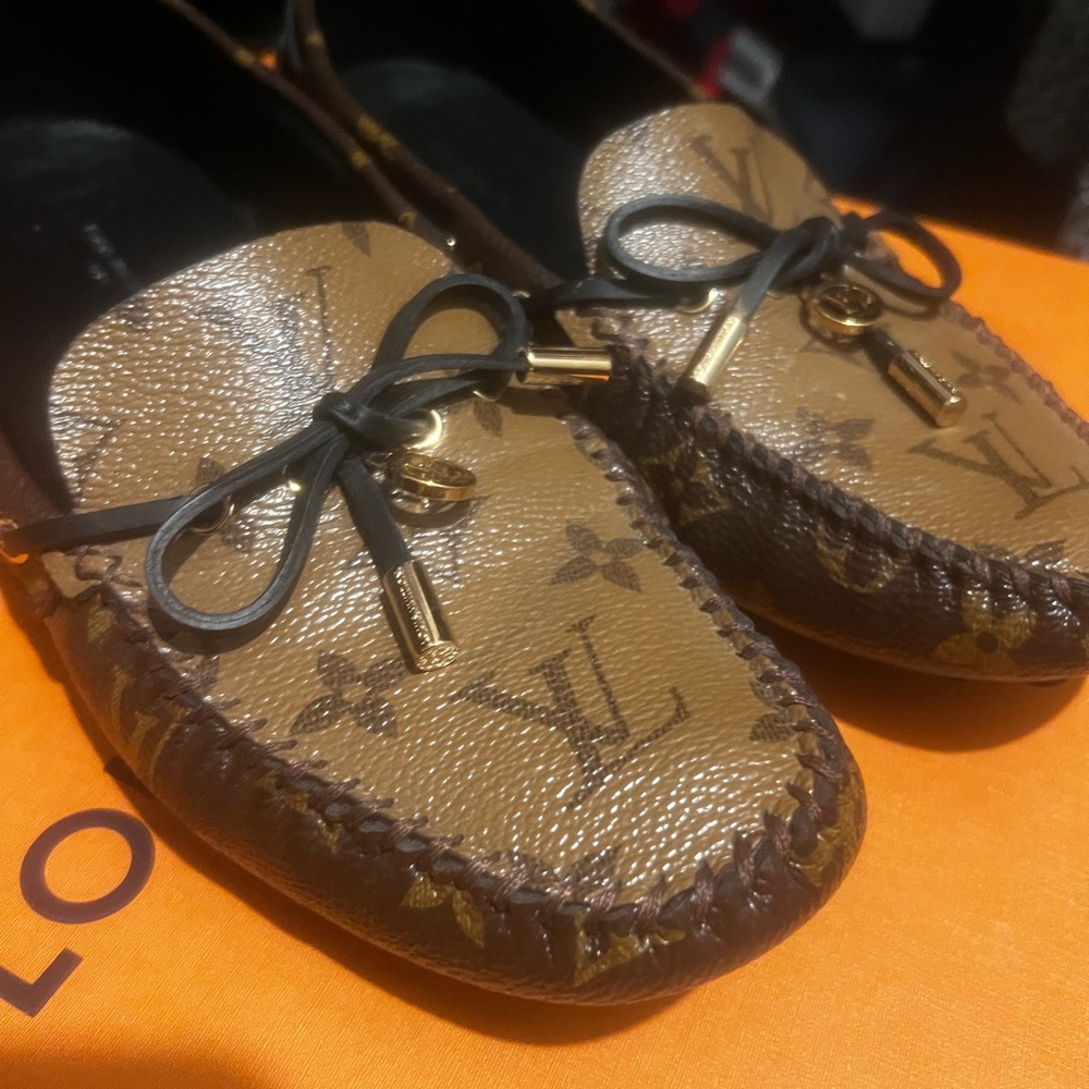 Luis Vuitton Loafers size 10